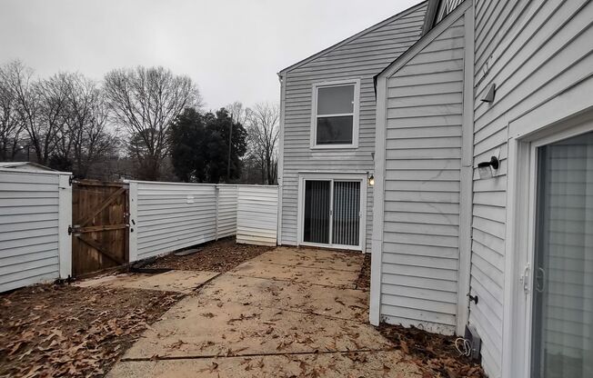 Move-In-Ready Townhome located in Stonington Community!