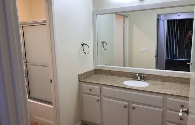 1 bed, 1 bath, $2,400, Unit #117