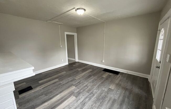 2 beds, 1.5 baths, 950 sqft, $1,250, Unit 89 N. Burgess Ave