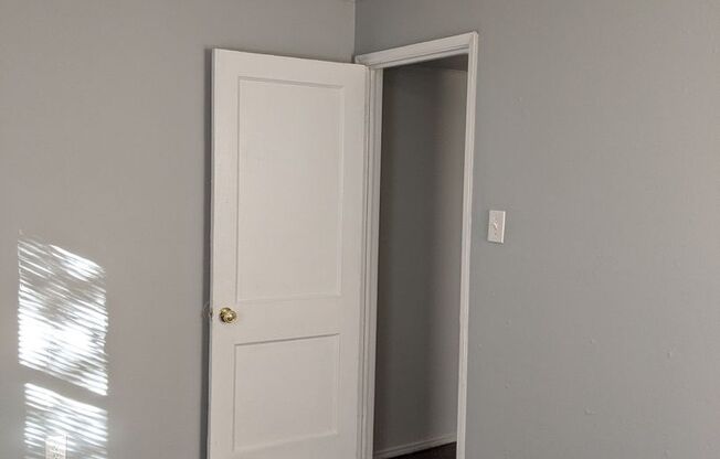 8371 House - 2 BED 1 BATH FOR RENT!