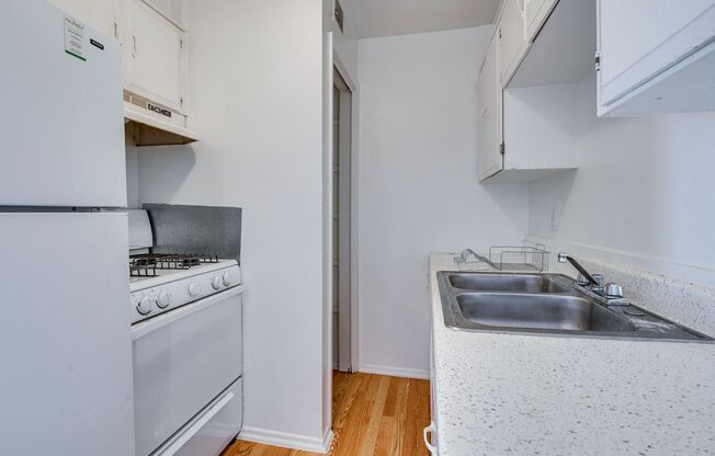 2 beds, 1 bath, 750 sqft, $875, Unit K713 - 307 - 205