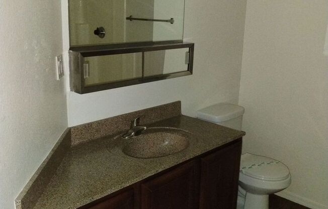 2 beds, 2 baths, 984 sqft, $1,650, Unit 140