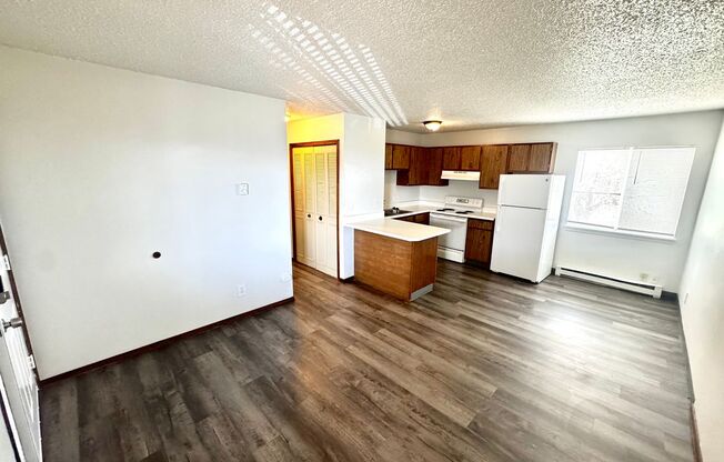 2 beds, 1 bath, 564 sqft, $900, Unit Unit M