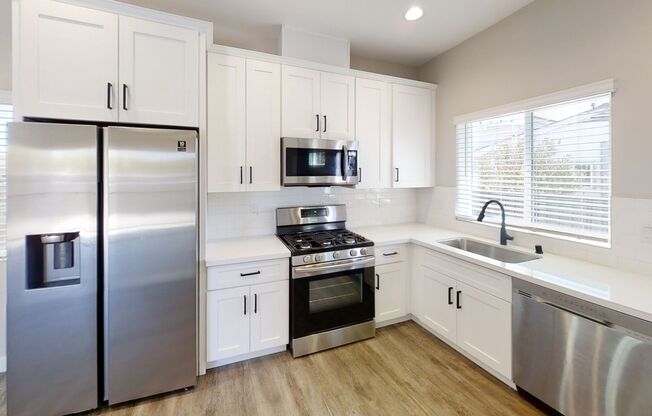 4BD/2BA, Great Outdoor Space!