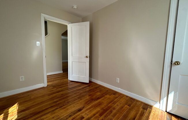 3 beds, 1 bath, $1,550