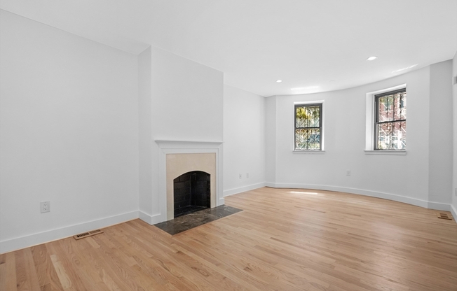 131 WARREN AVE