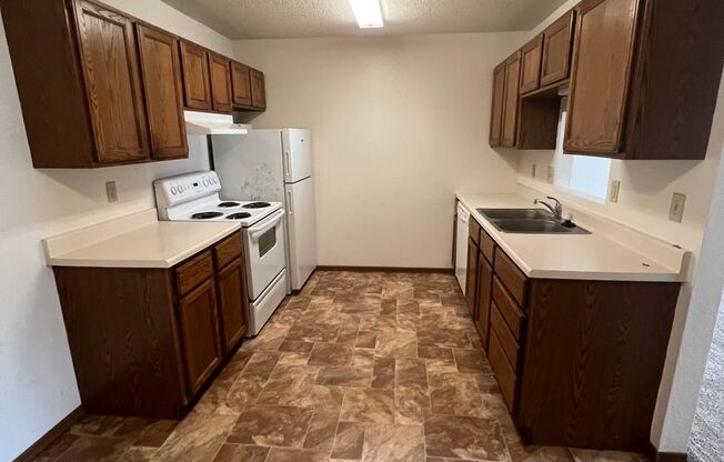 3 beds, 1 bath, 1,000 sqft, $1,030, Unit 102