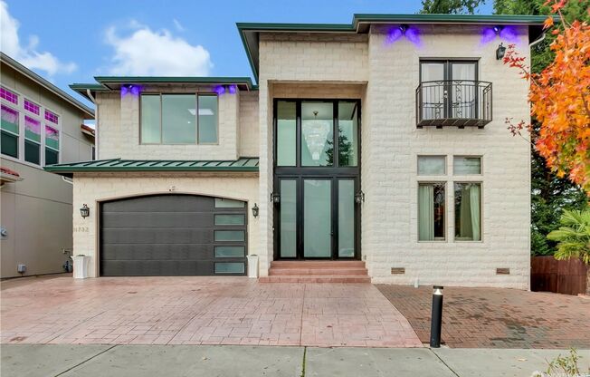 Exquisite Custom-Built 6 Bedroom 5.5 Bath House in Kent