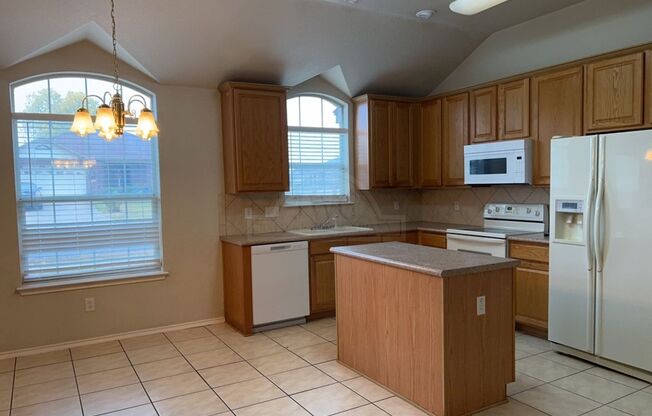 3 beds, 2 baths, $1,525