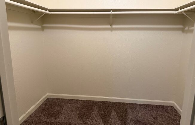 2 beds, 1 bath, 1,015 sqft, $1,865, Unit 076