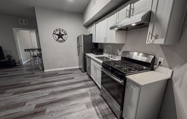 4 beds, 2 baths, $2,200, Unit 4/2