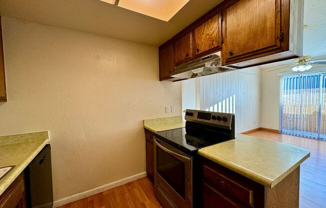 2 beds, 1 bath, $1,850, Unit 7039pe