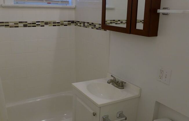 1 bed, 1 bath, 600 sqft, $1,725, Unit 3413-G