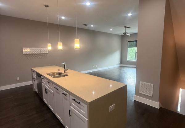 3008 ZENIA DR
