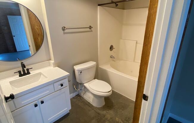 3 beds, 2 baths, 1,300 sqft, $1,595, Unit 601