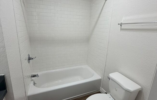 2 beds, 2 baths, 975 sqft, $2,595, Unit 217