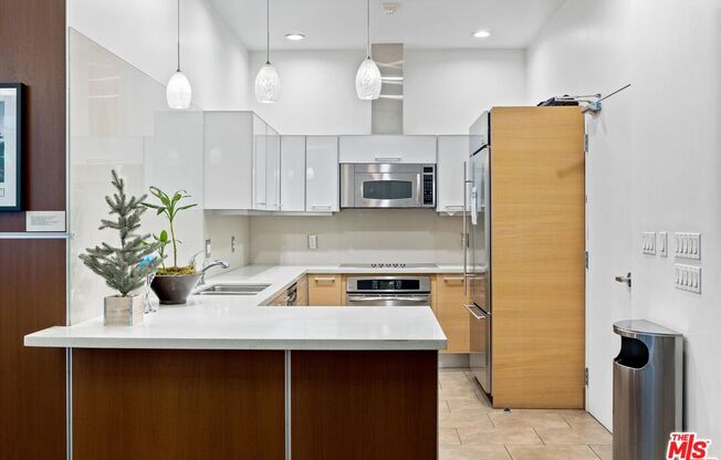 2 beds, 2 baths, 1,930 sqft, $6,000, Unit 1710