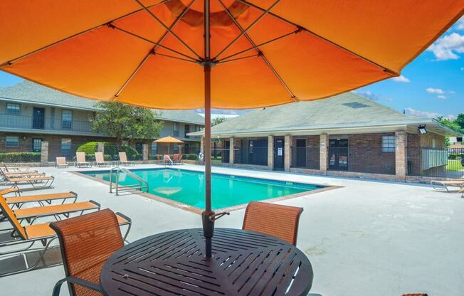 Baton Rouge Apartments with Sun Deck