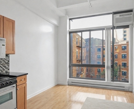 1 bed, 1 bath, 400 sqft, $2,800, Unit 304