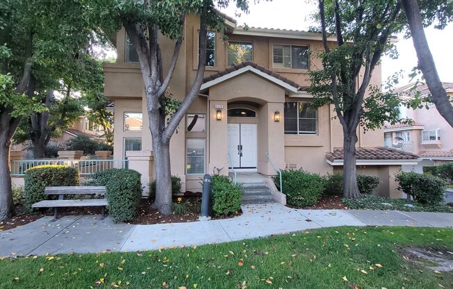 Rarely Available " Dont miss out" 3br3ba+ office