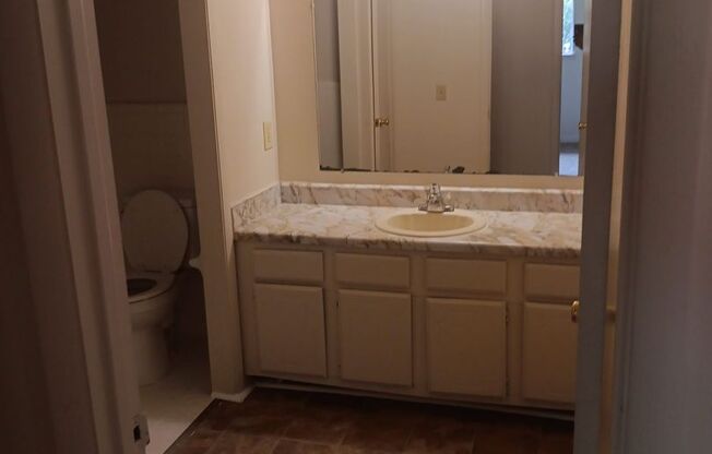 2 beds, 1 bath, 925 sqft, $1,085, Unit X07