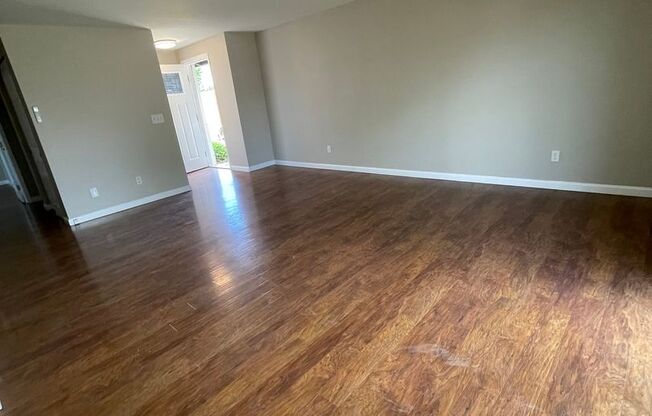 2 beds, 1 bath, 945 sqft, $1,575, Unit 052