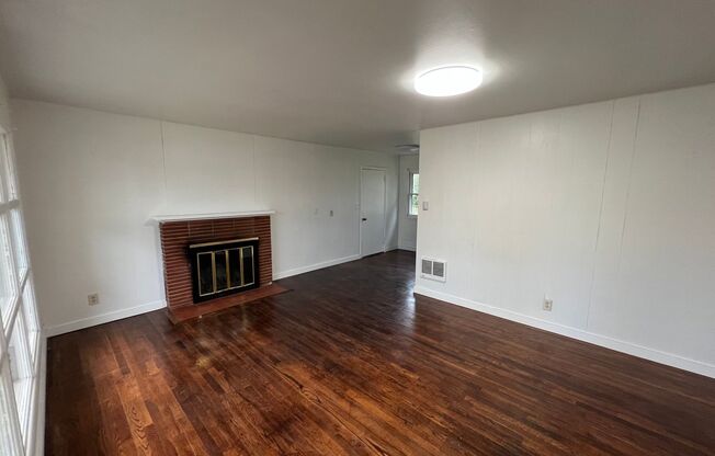 Ellsworth Springs 2 Bedroom Home for Lease - 109 SE 102nd Ave