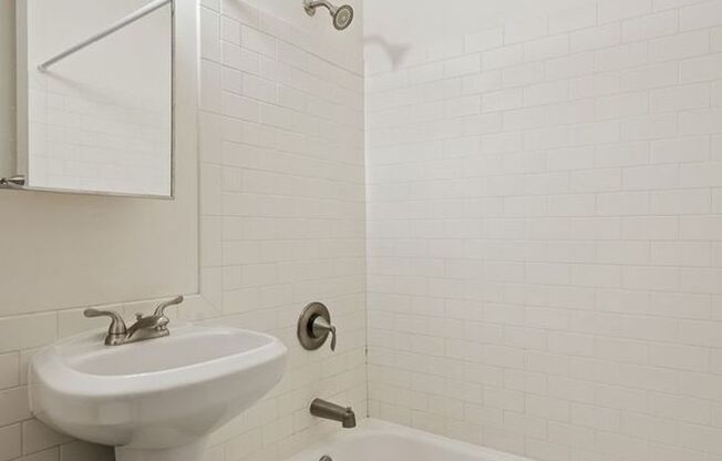 Studio, 1 bath, 359 sqft, $1,325, Unit 205