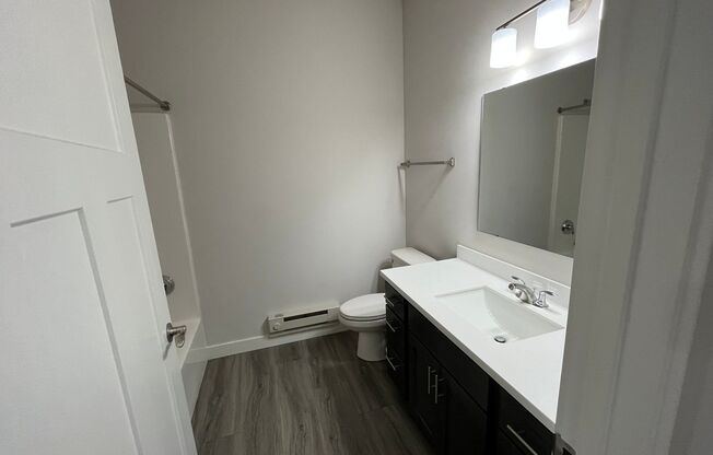 2 beds, 2 baths, 1,092 sqft, $1,900, Unit 1400-211