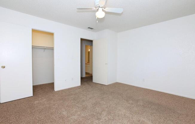 2 beds, 1 bath, 900 sqft, $1,740, Unit 17-111