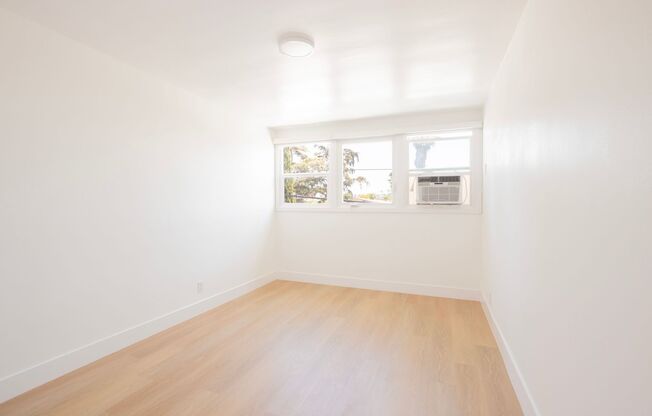 1000 N Curson