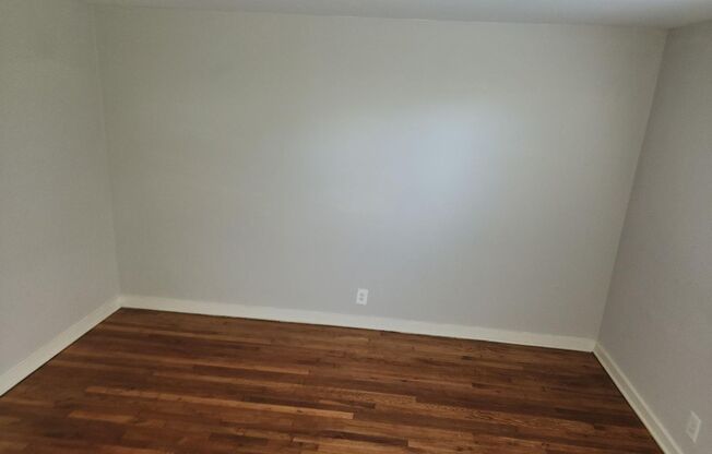 2 beds, 1 bath, 897 sqft, $2,195, Unit A-19