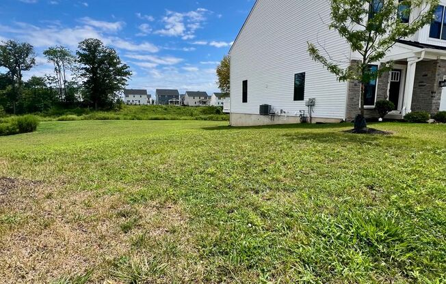 Gorgeous 3-Bedroom Townhome with Garage in Cheltenham! Available NOW!