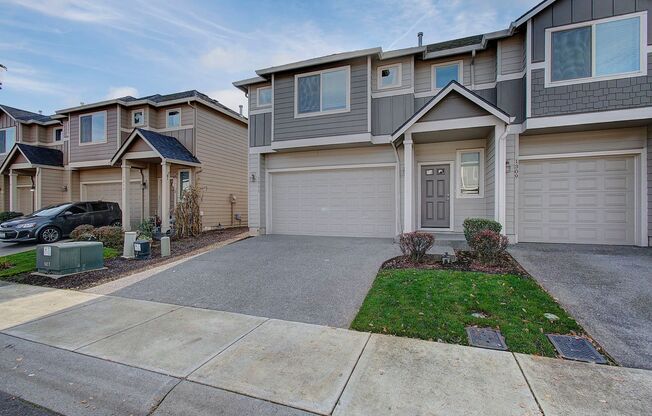 3 BR, 2.5 BA Creekwood Townhome - $500 OFF 1st Mo. Rent!