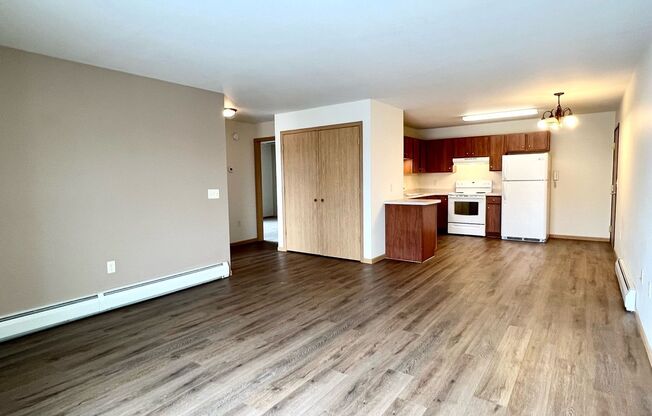 2 beds, 1 bath, 919 sqft, $1,070, Unit ME 2301-14