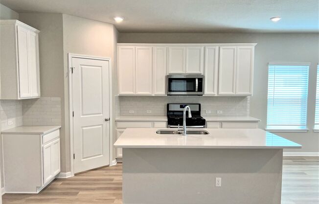 3/2.5  Home + Office near downtown Hutto