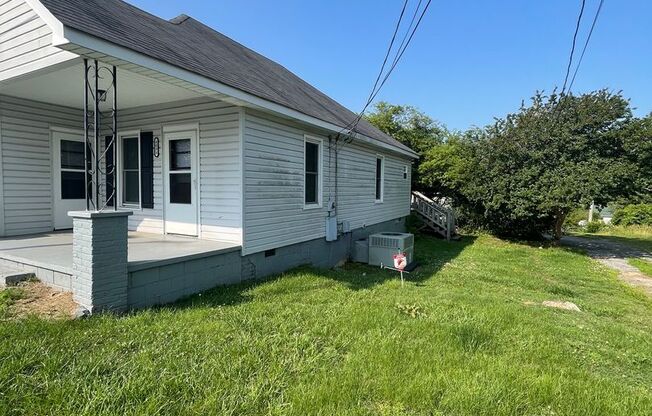 Must see this adorable 2 bed 1 bath bungalow home has plenty of space in Gastonia