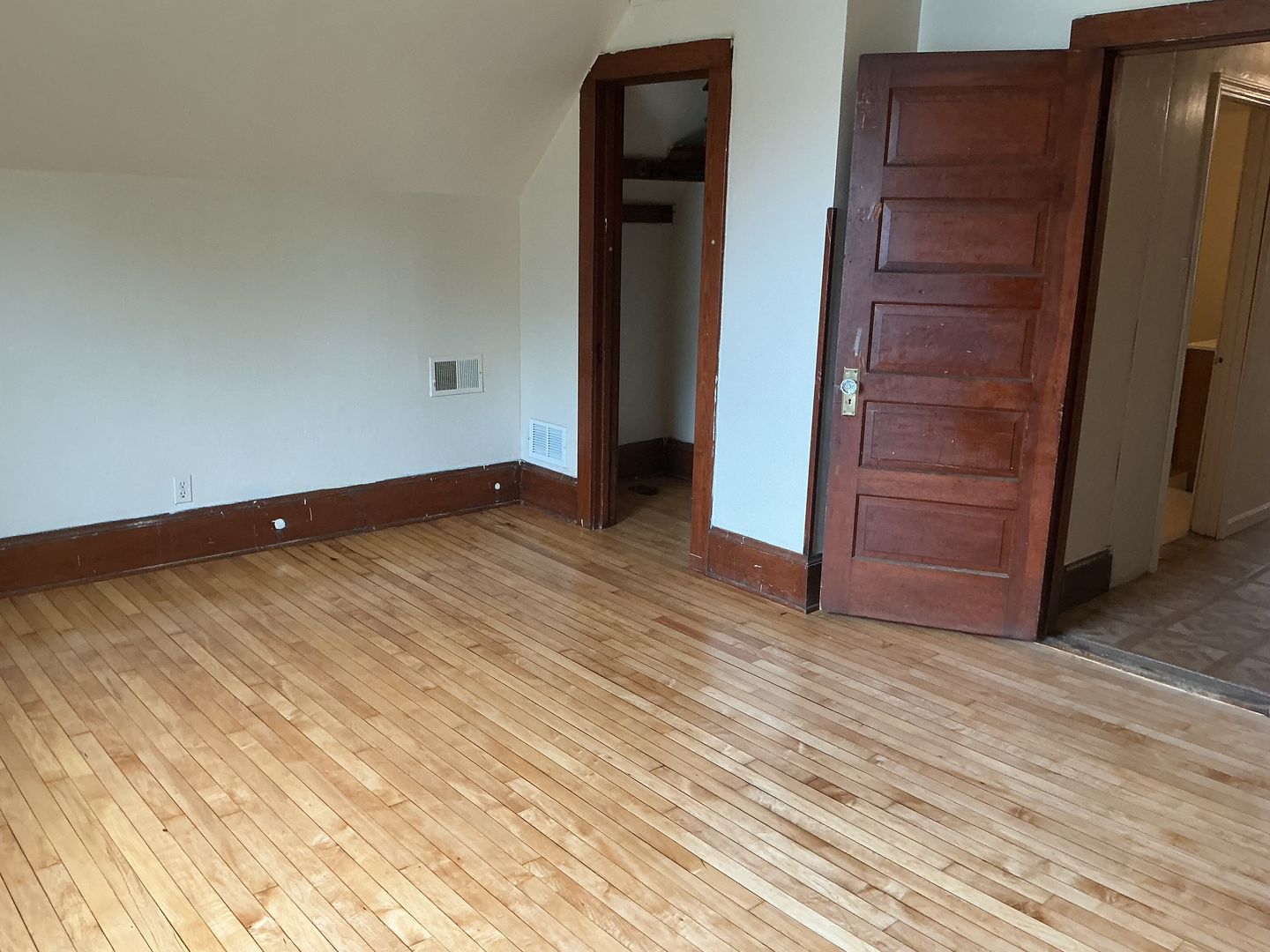 5 bedroom 2 bathroom single family home with detached