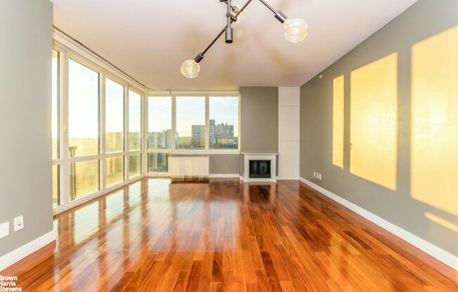 640 W 237 ST