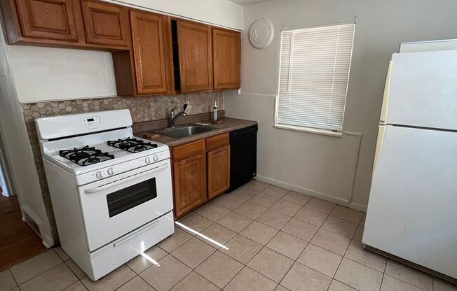 2 beds, 1 bath, $995