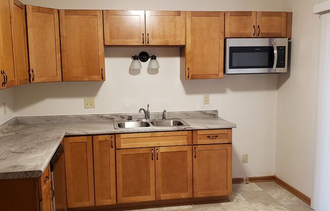 3 BEDROOOM/1.5 BATH TOWNHOUSE