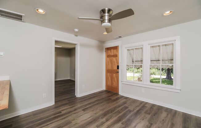 1 bedroom / 1 bath ~ Just Renovated & Move-In Ready!