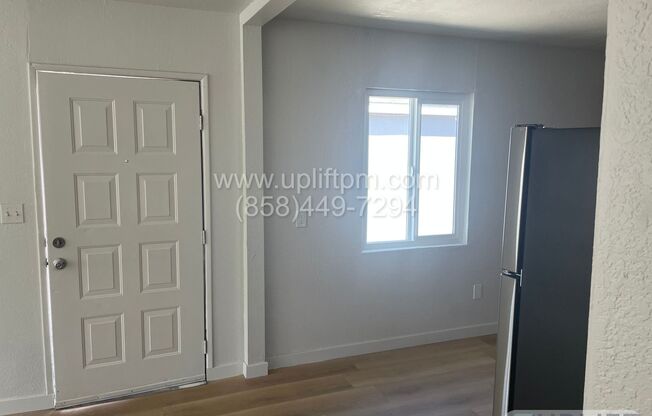 E 18th St (3004-6)