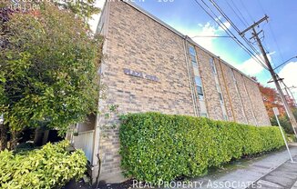 4300 Woodland Park Ave N