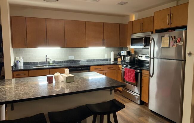 1 bed, 1 bath, 728 sqft, $1,800, Unit 413