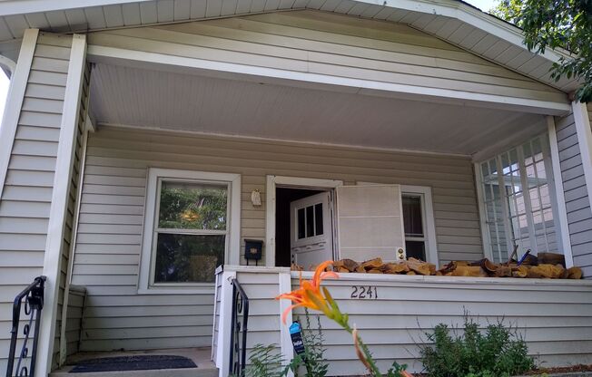 DU Charming 1920's Bungalow 2 Beds 1 Bath  Available Now