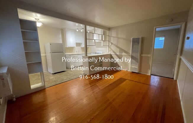 OPEN HOUSE: 4/23 at 4:00pm ~ $1,000 Moves You In Today** Downstairs 1 Bedroom in Midtown! Available Now!