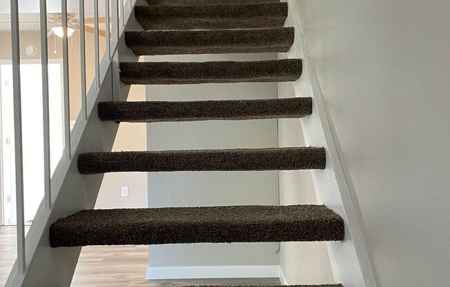 3 beds, 1 bath, 925 sqft, $2,100, Unit H-30 3/1