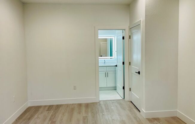 3 beds, 3.5 baths, $3,700, Unit Unit 6