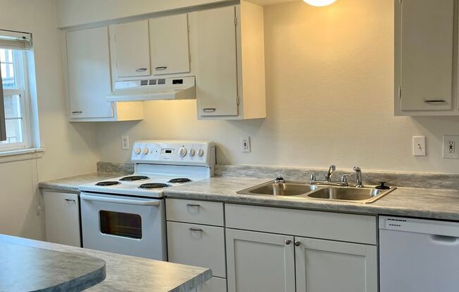 2 beds, 1.5 baths, 1,170 sqft, $1,745, Unit C-202